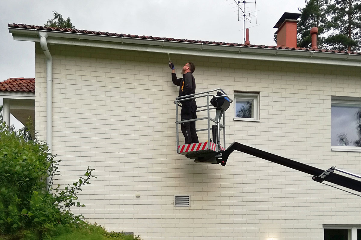 kiinteistönhuolto ja ulkoremontit.